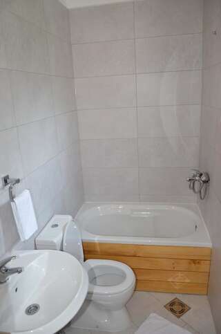 Апартаменты Max Колашин Двухместный номер с 1 кроватью или 2 отдельными кроватями и дополнительной кроватью-6