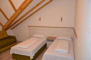 Апартаменты Max Колашин Двухместный номер с 1 кроватью или 2 отдельными кроватями и дополнительной кроватью-1