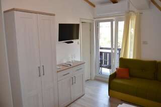 Апартаменты Max Колашин Двухместный номер с 1 кроватью или 2 отдельными кроватями и дополнительной кроватью-3