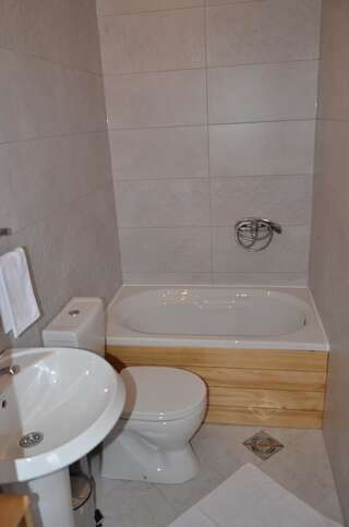 Апартаменты Max Колашин Двухместный номер с 1 кроватью или 2 отдельными кроватями и дополнительной кроватью-6