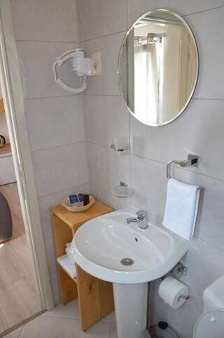 Апартаменты Max Колашин Двухместный номер с 1 кроватью или 2 отдельными кроватями и дополнительной кроватью-16